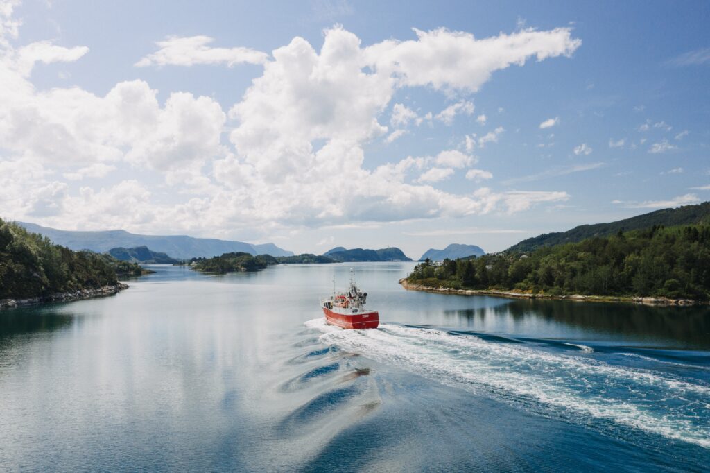 maritime personal injury lawyer boat in between coastline image